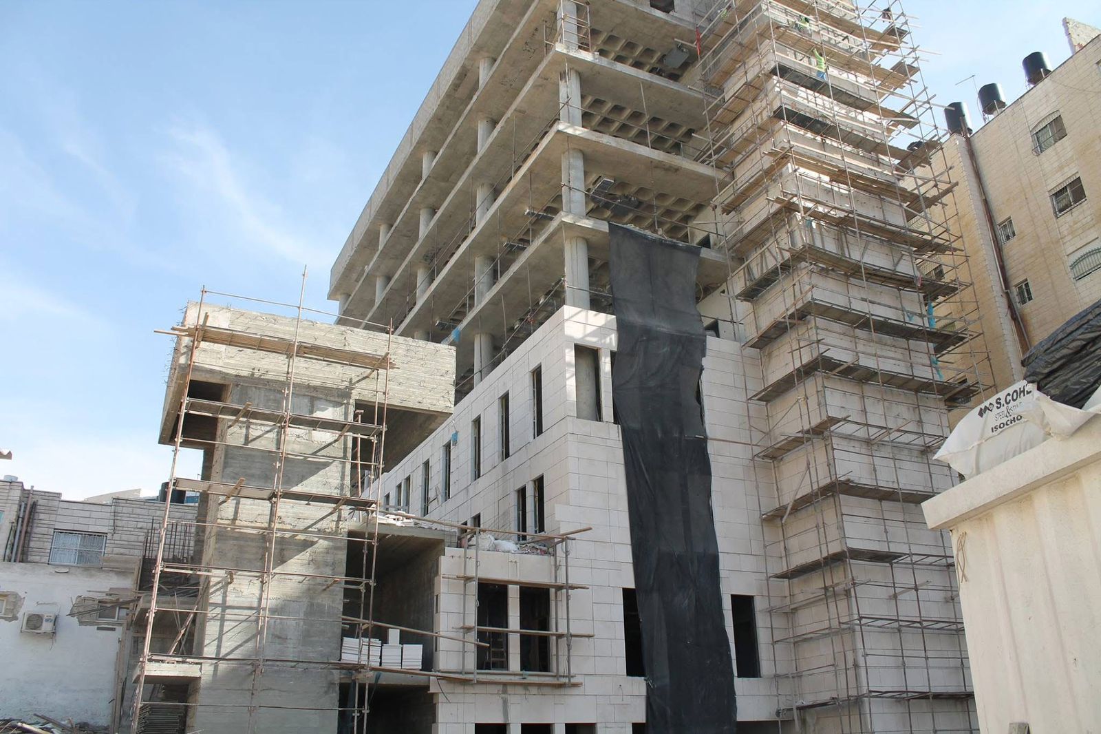 تصنيع وتركيب الهياكل الفولاذية